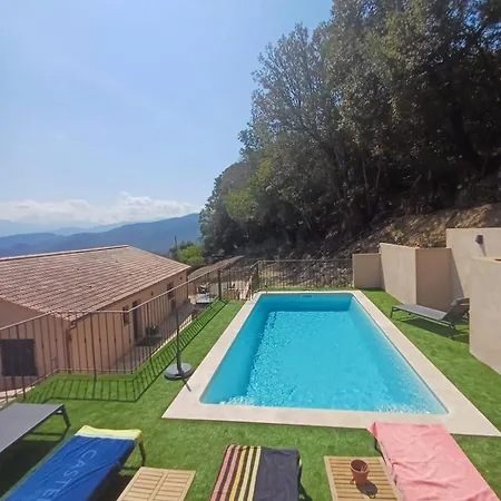 De Superbe Vue Piscine Privee