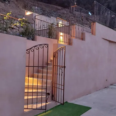 De Superbe Vue Piscine Privee