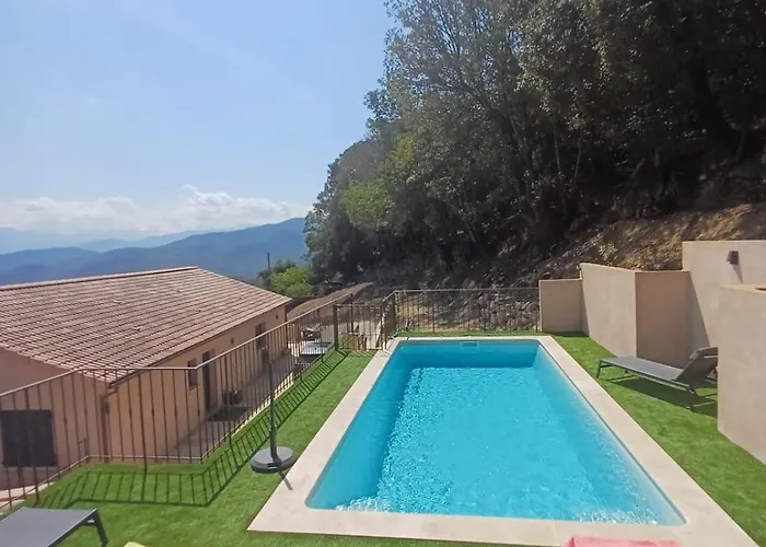 De Superbe Vue Piscine Privee